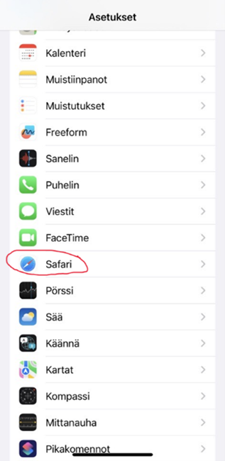 Mene puhelimesi asetuksiin ja valitse Safari-sovellus.