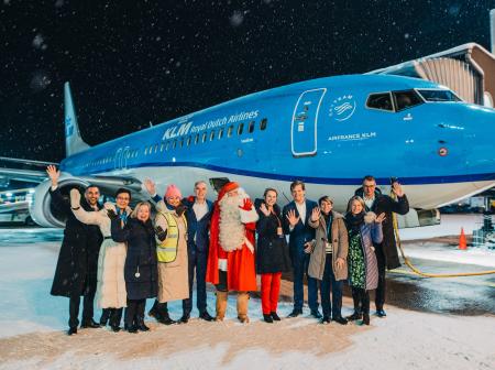 KLM:n ensilentoa Amsterdamista juhlistettiin Rovaniemen lentoasemalla