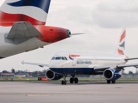British Airwaysin lentokone rullaamassa