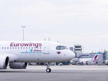 Eurowingsin lentokone lentokentällä