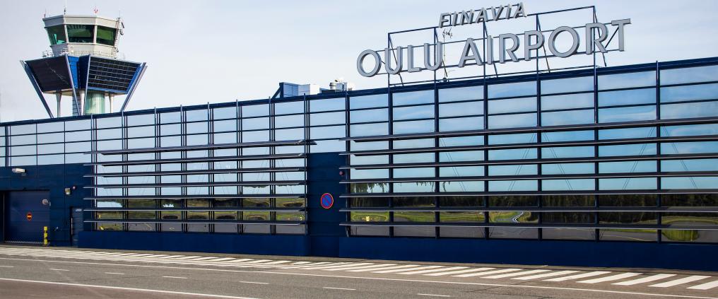 Oulun airport's reflective glass facade.