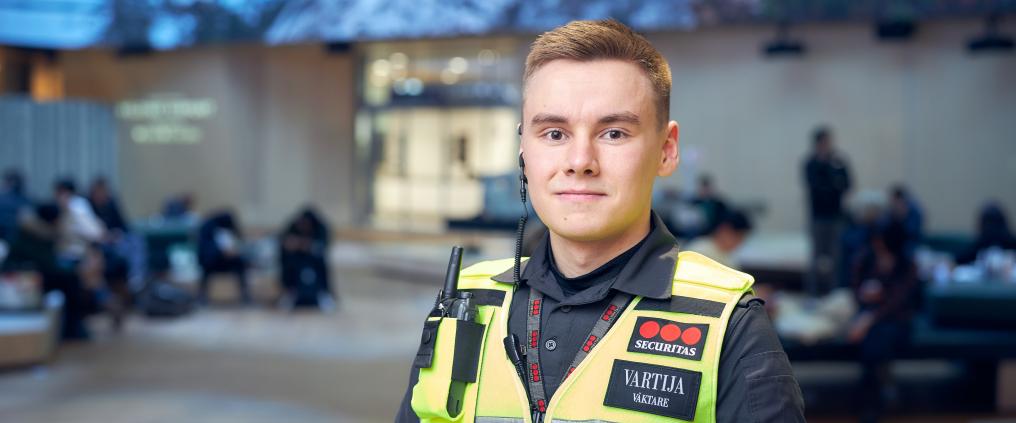Portait of Helsinki airport guard Mikael Kuisma.