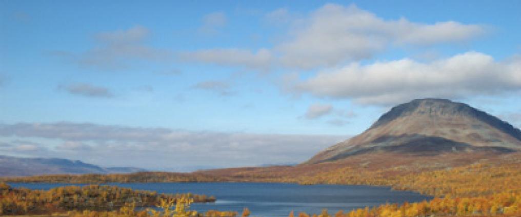 A scenic view of a lake and mountain at Lapland.